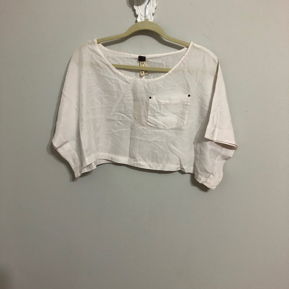 Short sleeve white crop top
